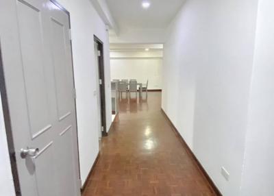 3 Bed 3 Bath 250 SQ.M Prompong Mansion