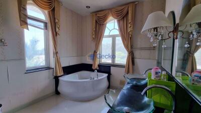 5 Bedrooms House in Phoenix Golf Course Huay Yai H010785