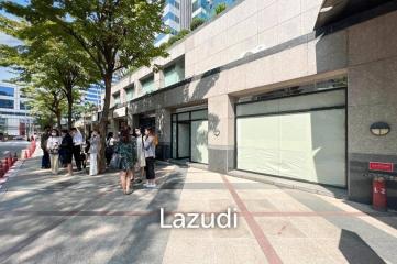 78sm retail space for lease in Muangthai Phatra Complex Ratchada, Huai Khwang