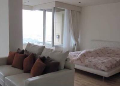 For RENT : The Empire Place / 1 Bedroom / 1 Bathrooms / 54 sqm / 35000 THB [R11681]