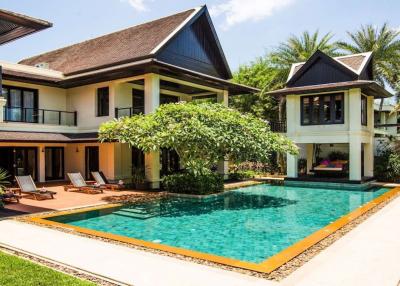 Luxury 6 Bedrooms Beach Front Villa