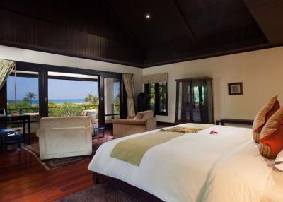 Luxury 6 Bedrooms Beach Front Villa