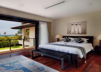 Luxury 6 Bedrooms Beach Front Villa