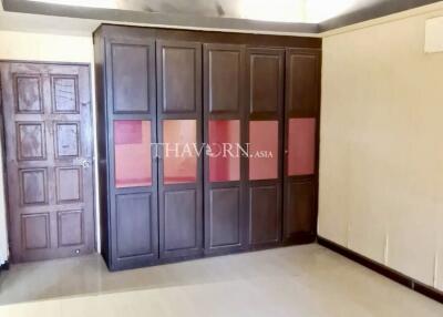 House For sale 8 bedroom 375 m² with land 120 m² , Pattaya