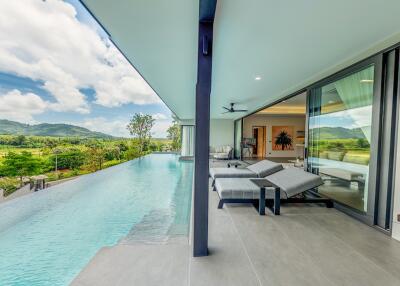 4 Bedrooms Villa with a Mountain View