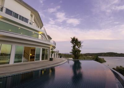 Panoramic Sea View Three Bedrooms Pool Villa