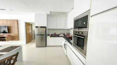 Grand Modern 2 Bedrooms Condominium with Mountain View