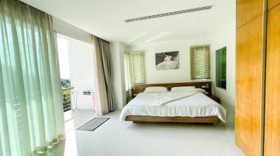 Grand Modern 2 Bedrooms Condominium with Mountain View