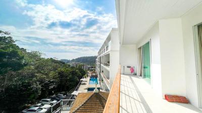 Grand Modern 2 Bedrooms Condominium with Mountain View