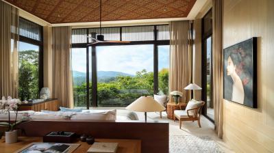 A Lush Hillside Luxury Private Pool Villas