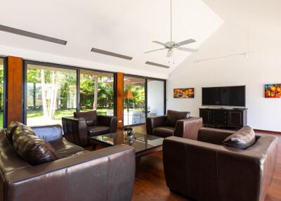 Luxury four-bedroom villa in Rawai