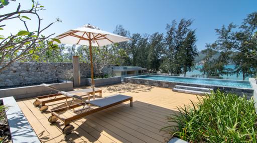 Beach front Penthouse with Sea View