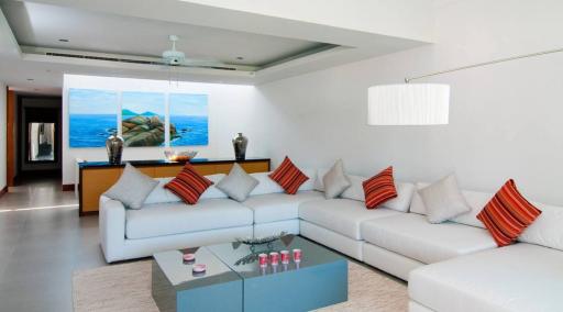 Stunning 4 bedrooms penthouse in beautiful Naithon Beach