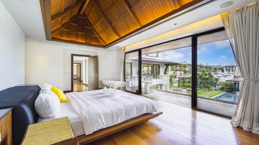 Exceptional world-class villa with private berth