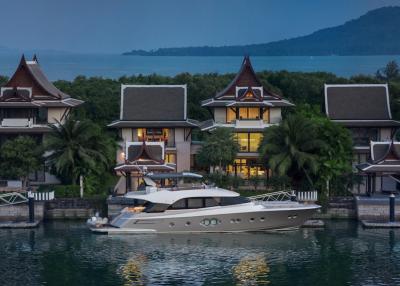 Exceptional world-class villa with private berth