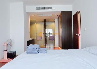 คอนโดนี้ มีห้องนอน 2 ห้องนอน  อยู่ในโครงการ คอนโดมิเนียมชื่อ The Axis Condo Pattaya 