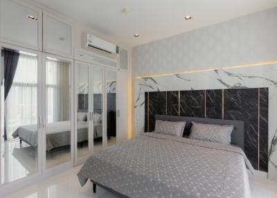 For RENT : Belle Grand Rama 9 / 2 Bedroom / 2 Bathrooms / 127 sqm / 90000 THB [10828243]