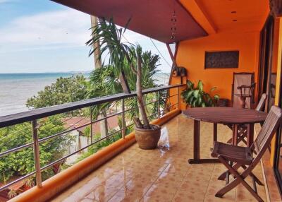 Drifter Beachfront Apartment for Rent