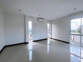 Modern House for Rent in Huai Yai