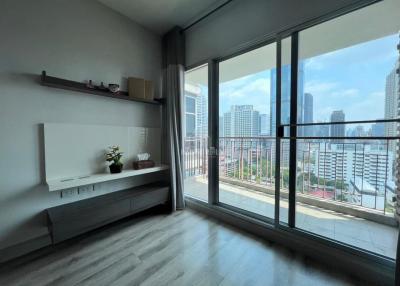 For Rent Spacious 2 Bed 2 Bath Condo Centric Sathon-St Louis 300m from BTS