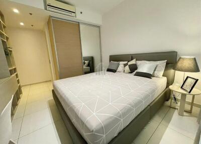 For Rent 1 Bedroom Condo The Lofts Ekkamai 200m from BTS Ekamai