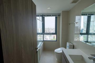 HOT DEAL: Spacious 2 bedroom 2 bathroom condo for rent at Ideo Mobi Sukhumvit 66 - BTS Udomsuk