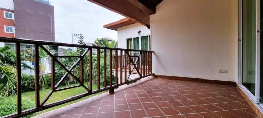 2 Storey 4 Beds House for Rent Pattaya