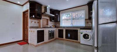 2 Storey 4 Beds House for Rent Pattaya