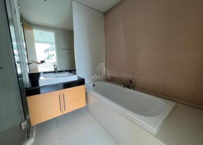 For Rent Pet Friendly 2 Bedroom 96 SQM Condo Fullerton Sukhumvit Ekamai