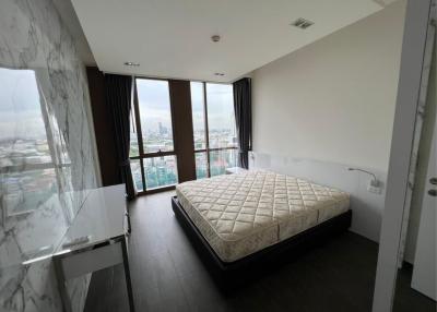 For Sale 2 Bedroom Condo The Lofts Ekkamai 200m from BTS Ekamai (with tenant until Sept 2023)