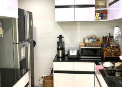 For Sale Spacious 2 Bed 2 Bath Condo Fragrant 71 Only 4 minute drive to BTS Phra Khanong