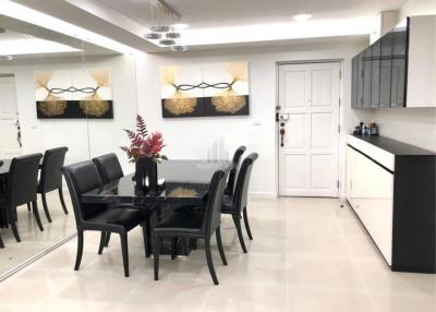 For Sale Spacious 2 Bed 2 Bath Condo Fragrant 71 Only 4 minute drive to BTS Phra Khanong