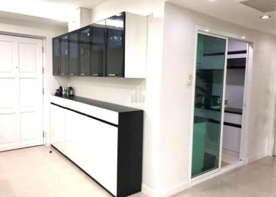 For Sale Spacious 2 Bed 2 Bath Condo Fragrant 71 Only 4 minute drive to BTS Phra Khanong