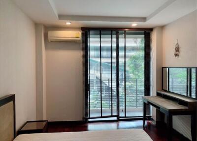 For Rent 1 Bedroom Condo O2 Hip 300m from BTS Phloen Chit