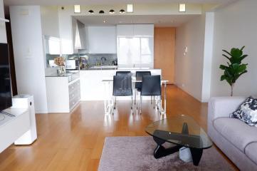 For Rent 2 Bedroom Condo The Met Only 4 minutes from BTS Saint Louis
