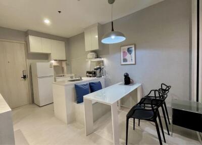 For Rent 1 Bedroom Condo Rhythm Sukhumvit 42 250m from BTS Ekamai