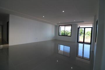 New 4 BRM, 3 BTH Home For Sale in Mu Mon, Udon Thani, Thailand