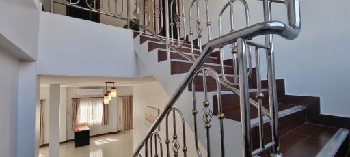 2-Storey House for Rent in Rongpo