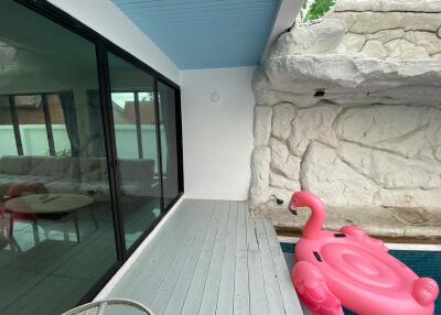 Duplex Pool Villa for Rent in Pratumnak