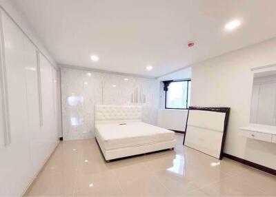 For Rent 3 Bedrooms Pet Friendly Sukhumvit 24