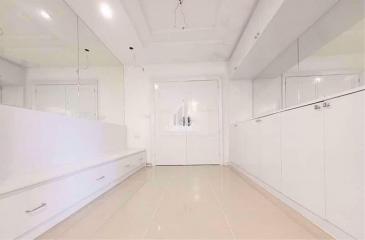 For Rent 3 Bedrooms Pet Friendly Sukhumvit 24