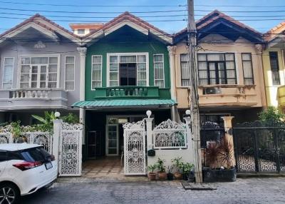 2 Storey House with 2 Beds for Rent