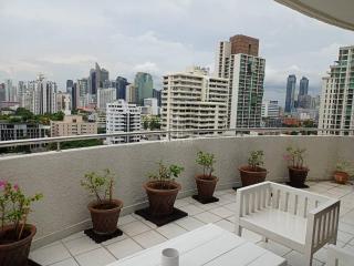 For Rent or Sale! 2 bedroom 1 bathroom @ Supalai Place Sukhumvit 39