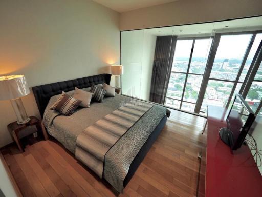 For Rent 1 bedroom Duplex @ The Emporio Place BTS Phrompong / Sukhumvit 24