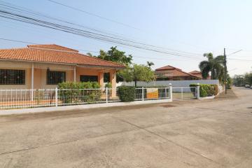 A 3 BRM, 2 BTH Home Is For Sale On A Coveted 150 Talang Wah Block in Baan San Sa Ran, Udon Thani, Thailand