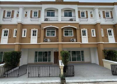 Two Storey House for Rent in Si Racha