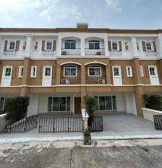 Two Storey House for Rent in Si Racha