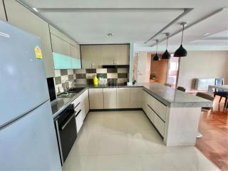 For Rent 4 Bedrooms Sukhumvit 8