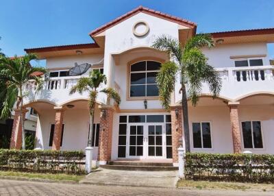 2 Storey House for Rent in Na Jomtien