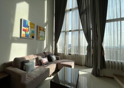 For Rent 1 Bedroom Duplex @The Emporio Sukhumvit 24